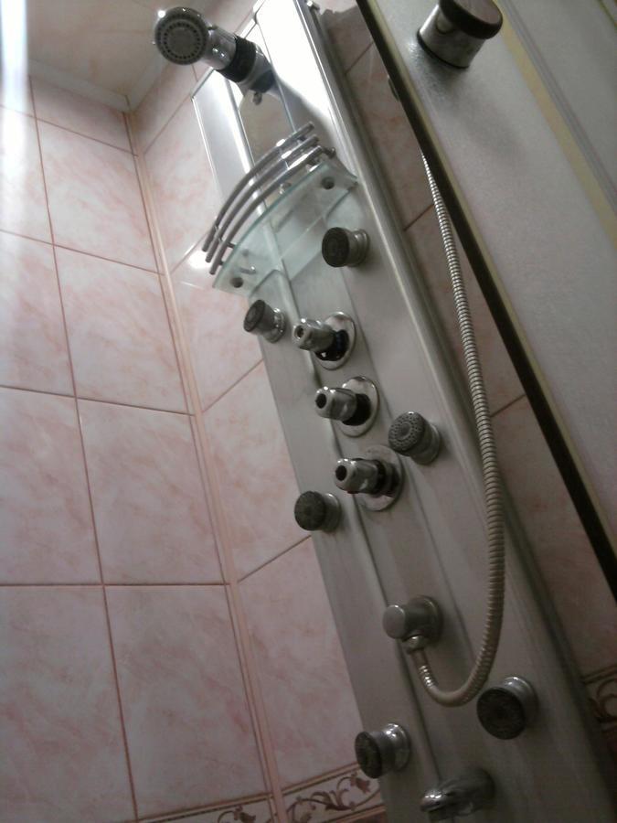 House Hotel Apartments 3 Ровно Экстерьер фото