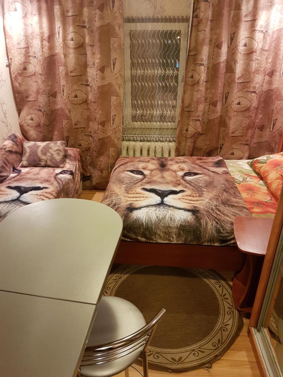 House Hotel Apartments 3 Ровно Экстерьер фото