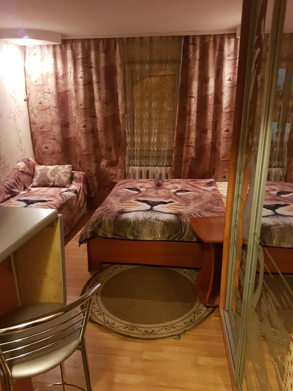 House Hotel Apartments 3 Ровно Экстерьер фото