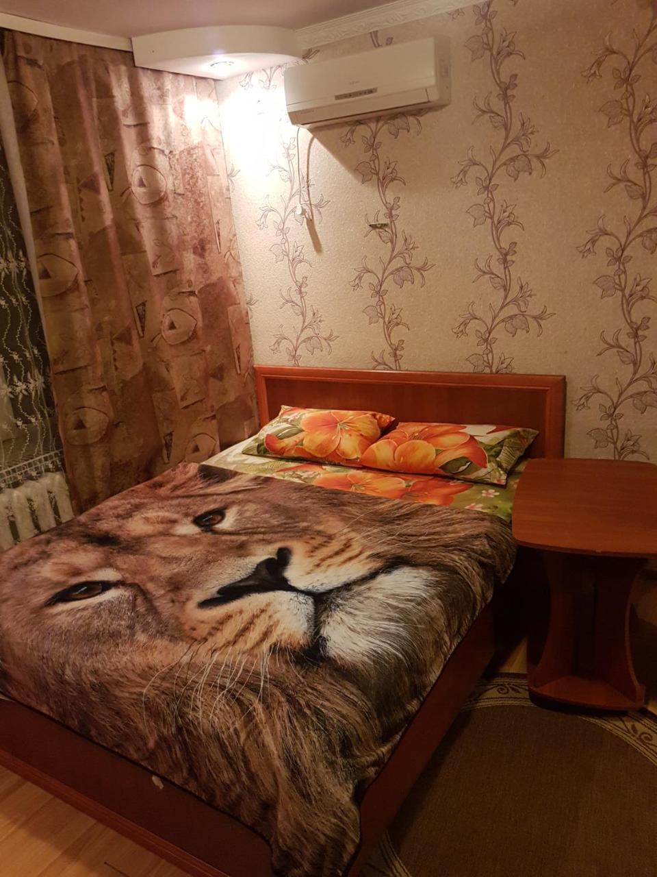 House Hotel Apartments 3 Ровно Экстерьер фото